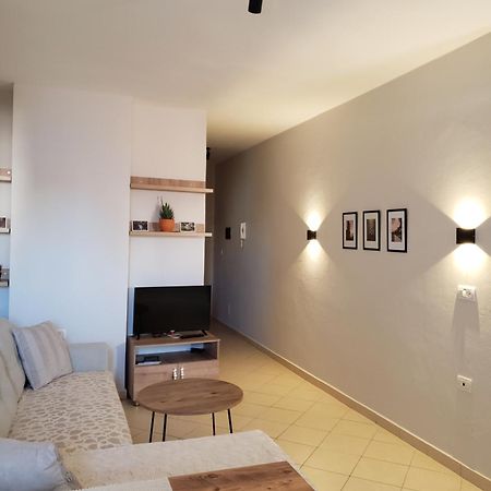 Leones Apartament Тирана Экстерьер фото